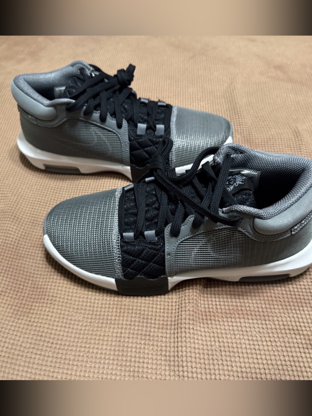 Nike LeBron Witness VIII "Cool Grey" - Men's 8 / Women's 9.5